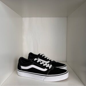 LIKE NEW Vans Ward Lo Suede Sneaker Women’s Size 7.5 - VN0A3IUNIJU